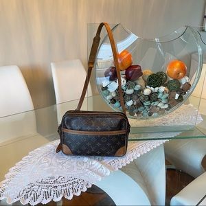 💯% authentic Louis Vuitton bag